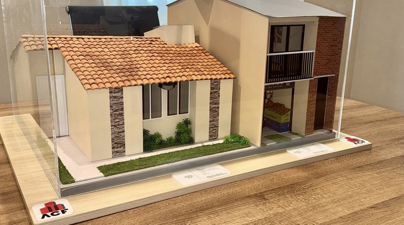 Maqueta de ACF de una vivienda de dos plantas con local comercial.