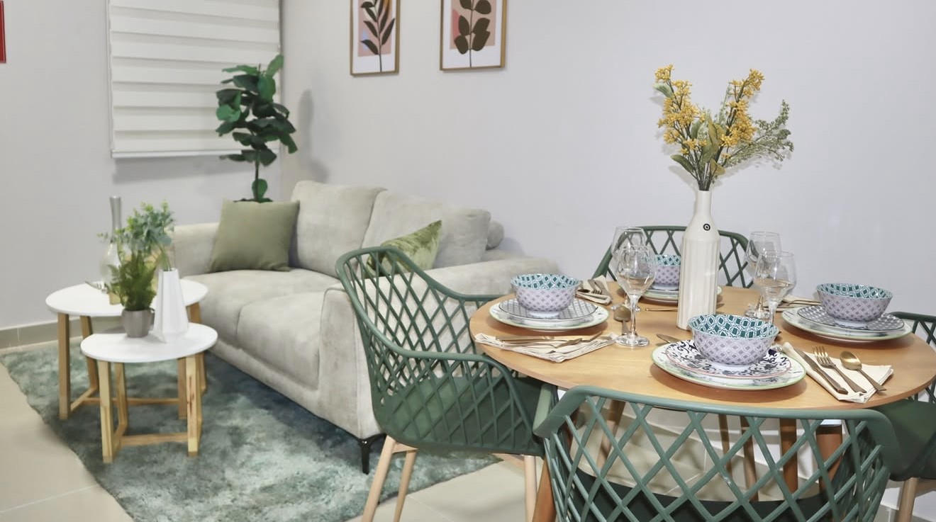 Sala comedor y cocina de una de las casas modelo de ACF.