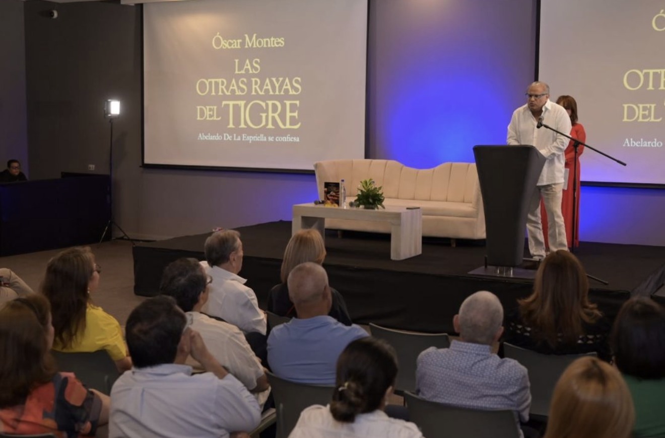 Óscar Montes durante la presentación de Las otras rayas del tigre en el Hotel Movich Buró 51 de Barranquilla.